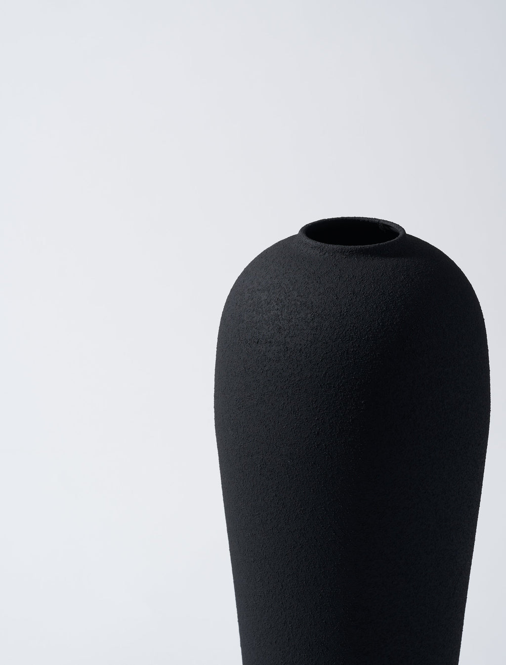 Koadclo | Lola Vase – Structured Black Ceramic Home Decor