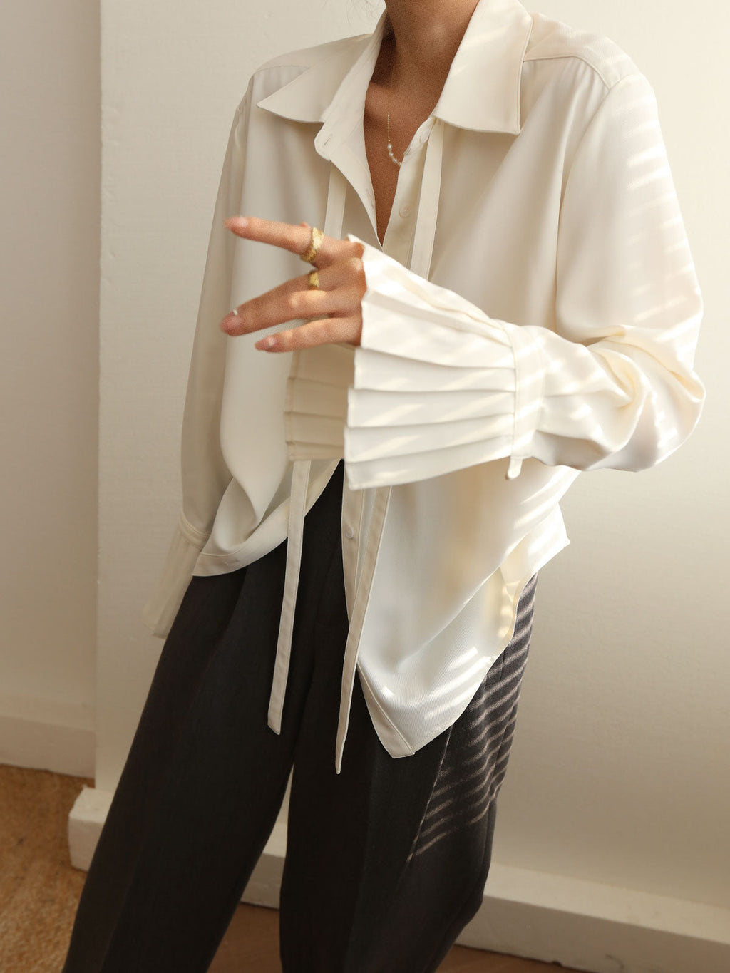 Pleated Cuff Collar Tied Button Shirt with Elegant Long Sleeves
