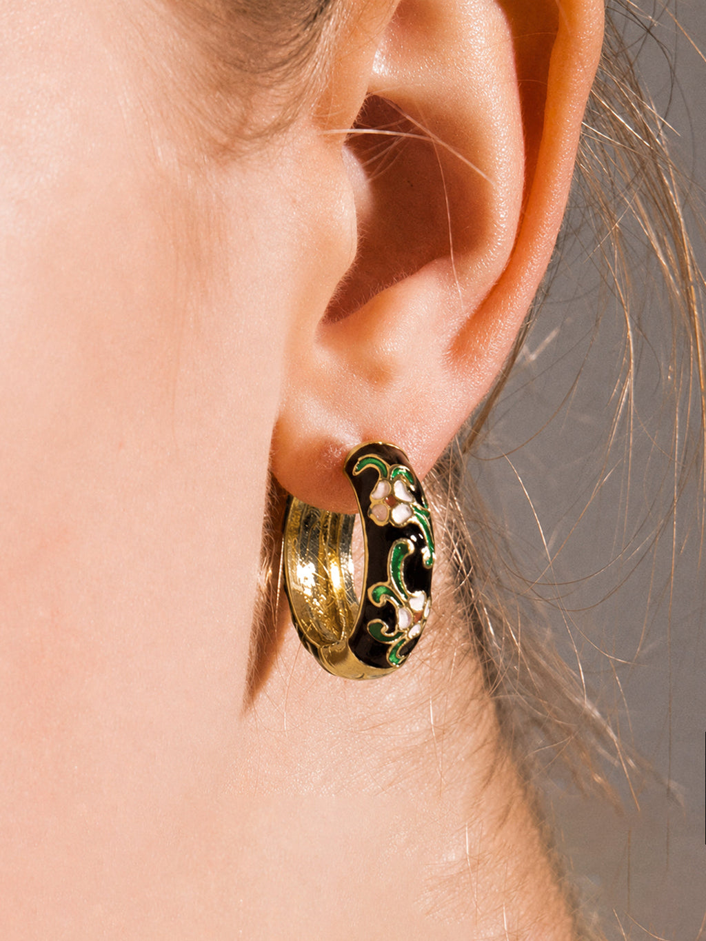 Vintage Floral Enamel Hoop Earrings - Elegant Retro Design Jewelry
